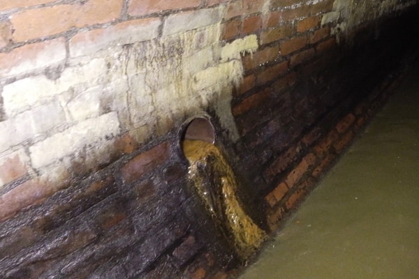 Kanalinspektion Drohne: Hauszufluss