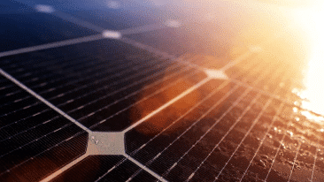 Nahaufnahme eines Solarpanel als Symbol für den medl-Geschäftsbereich Photovoltaik